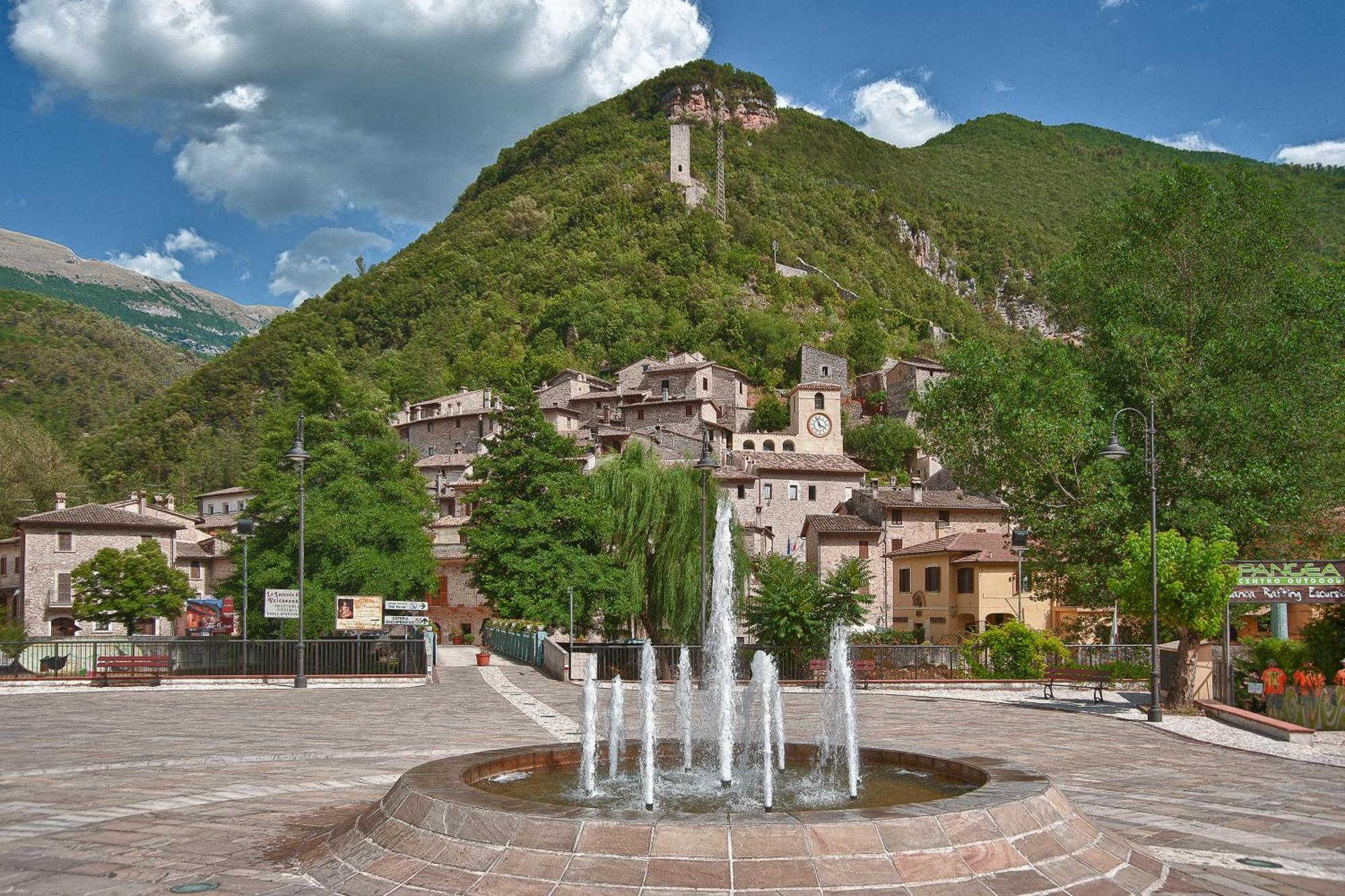 Torre Del Nera Albergo Diffuso & Spa Скеджино Экстерьер фото