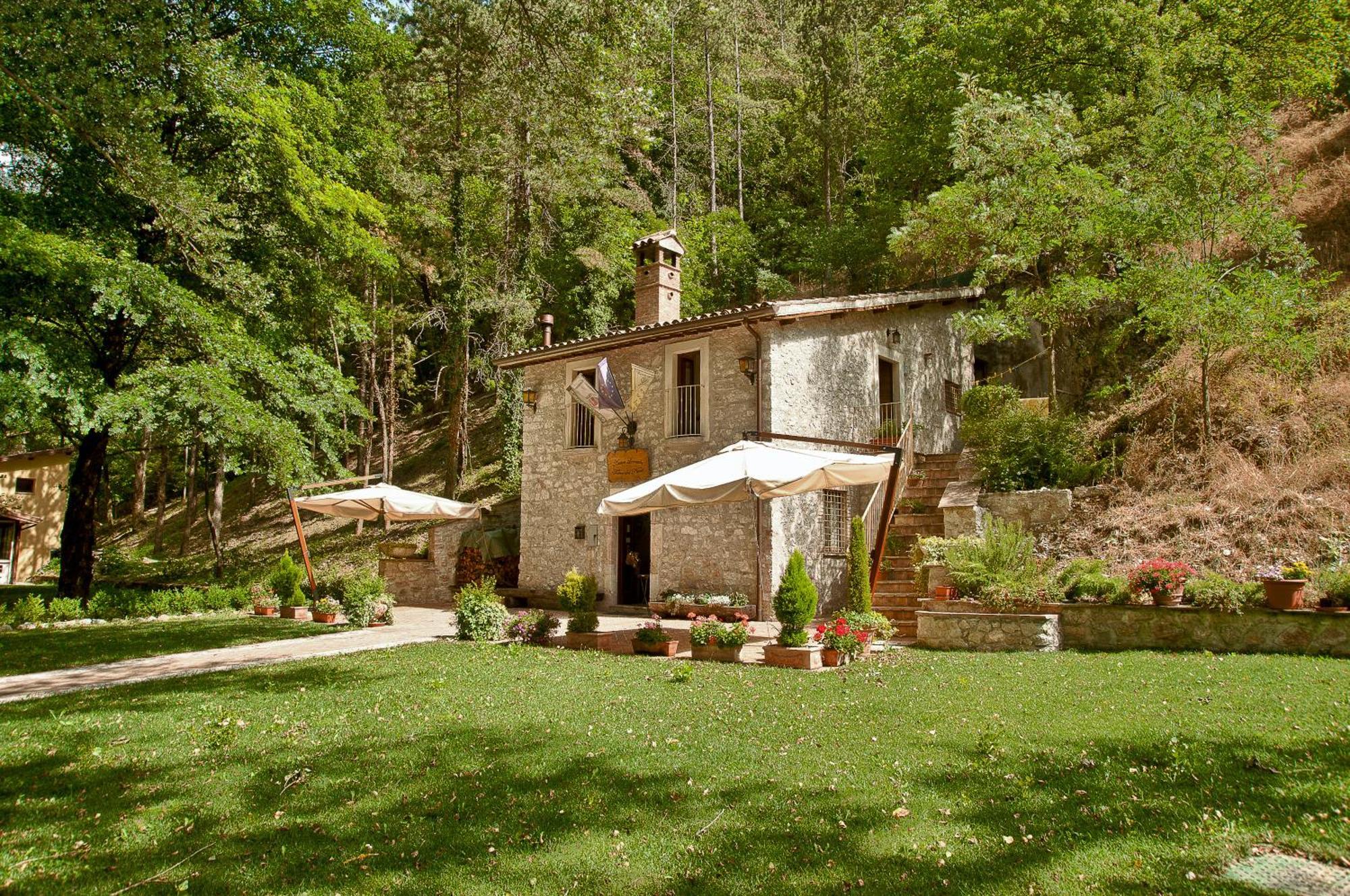 Torre Del Nera Albergo Diffuso & Spa Скеджино Экстерьер фото